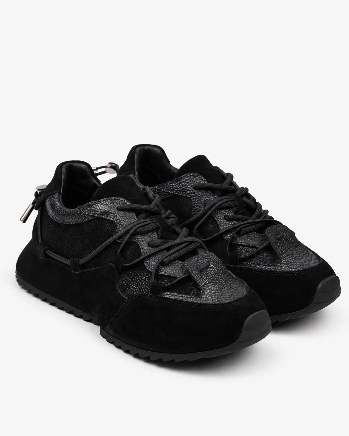 Adidași cu design urban