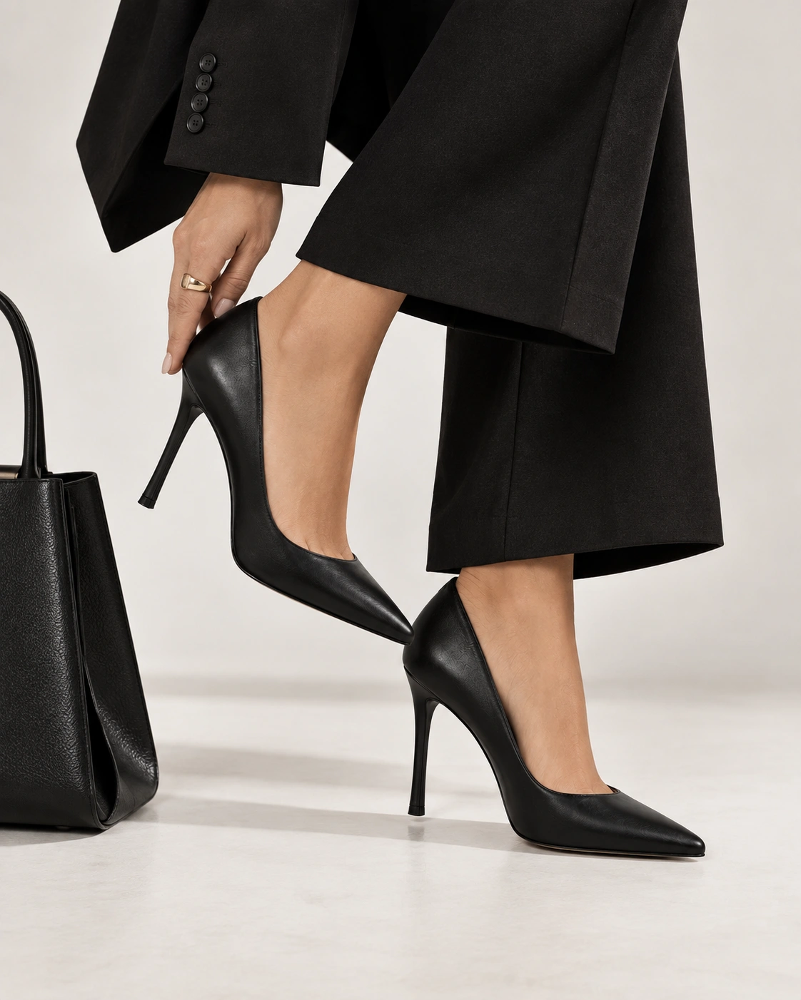 Pantofi stiletto negri — fotografia 4 din 4