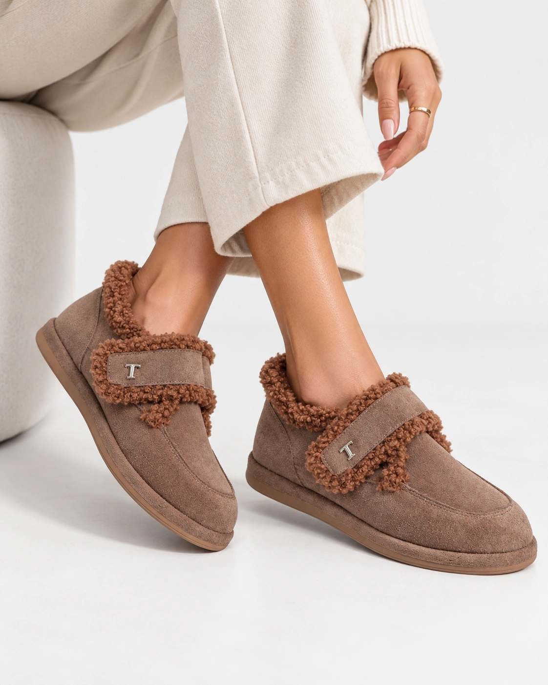 Botine în stil UGG cu blană — fotografia 2 din 4