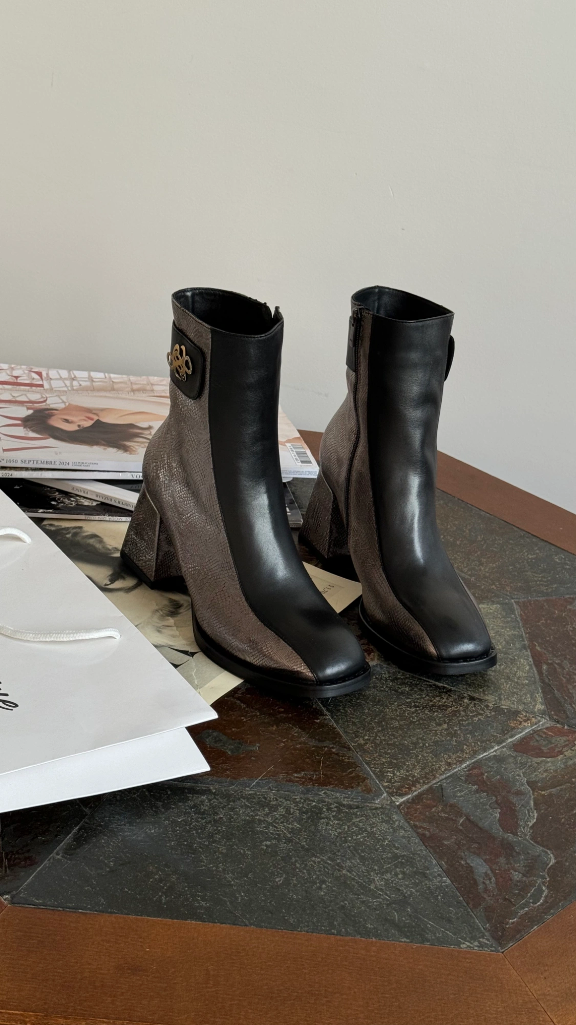 Botine de iarnă cu accent decorativ