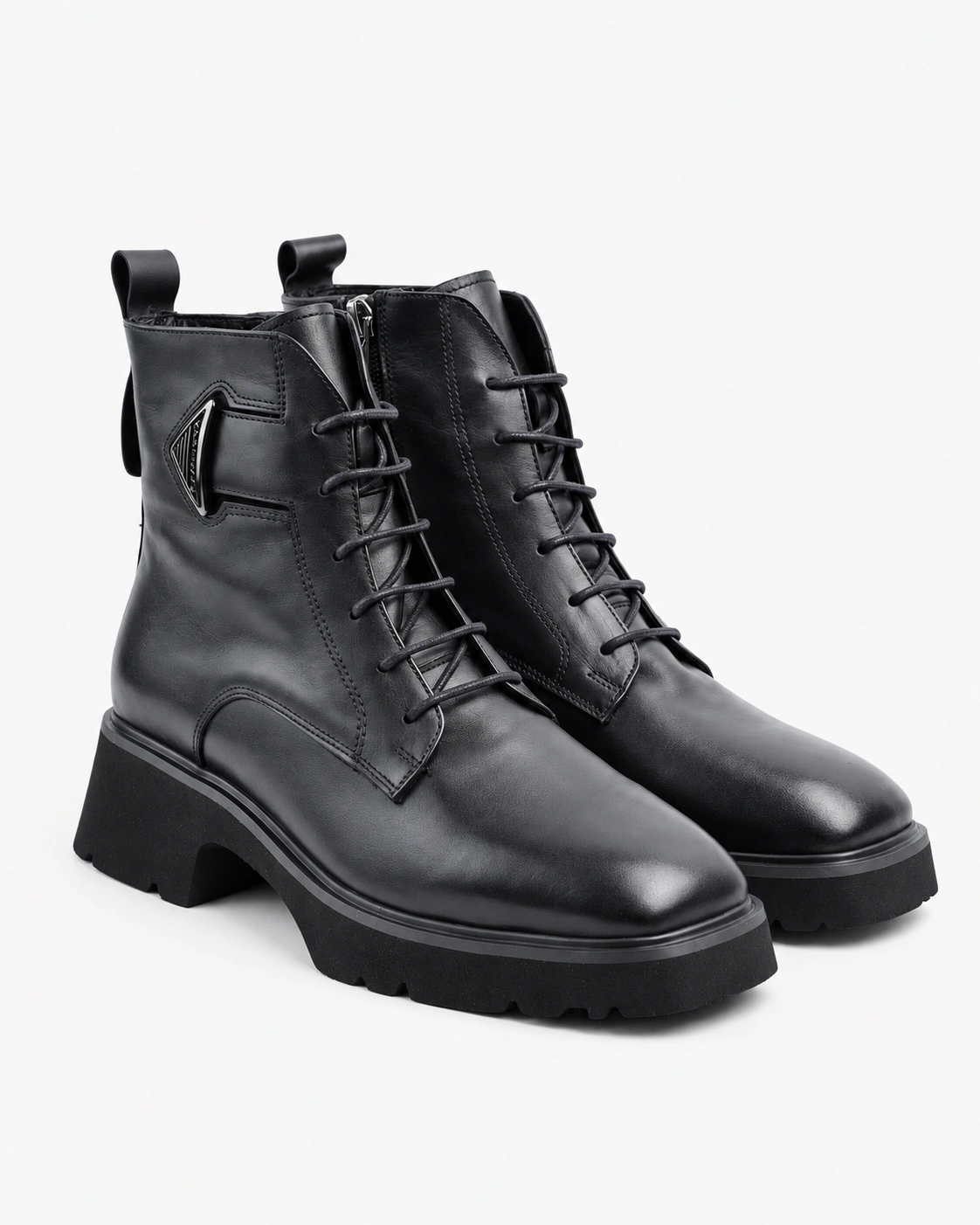Botine negre cu talpă masivă