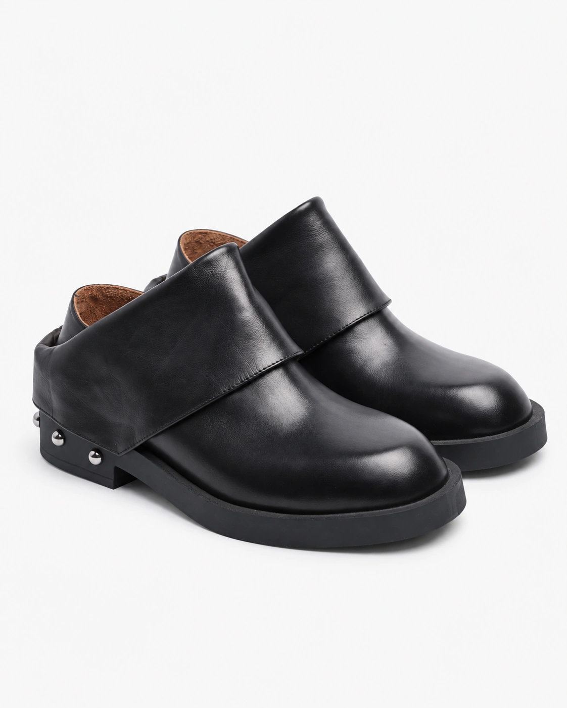 Botine cu accente argintii