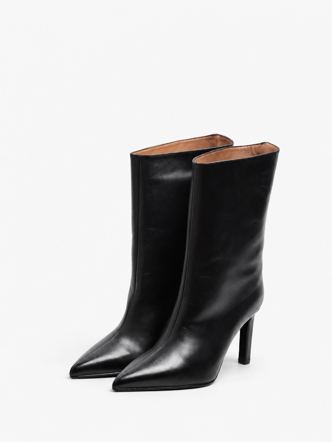Botine negre în stil minimalist