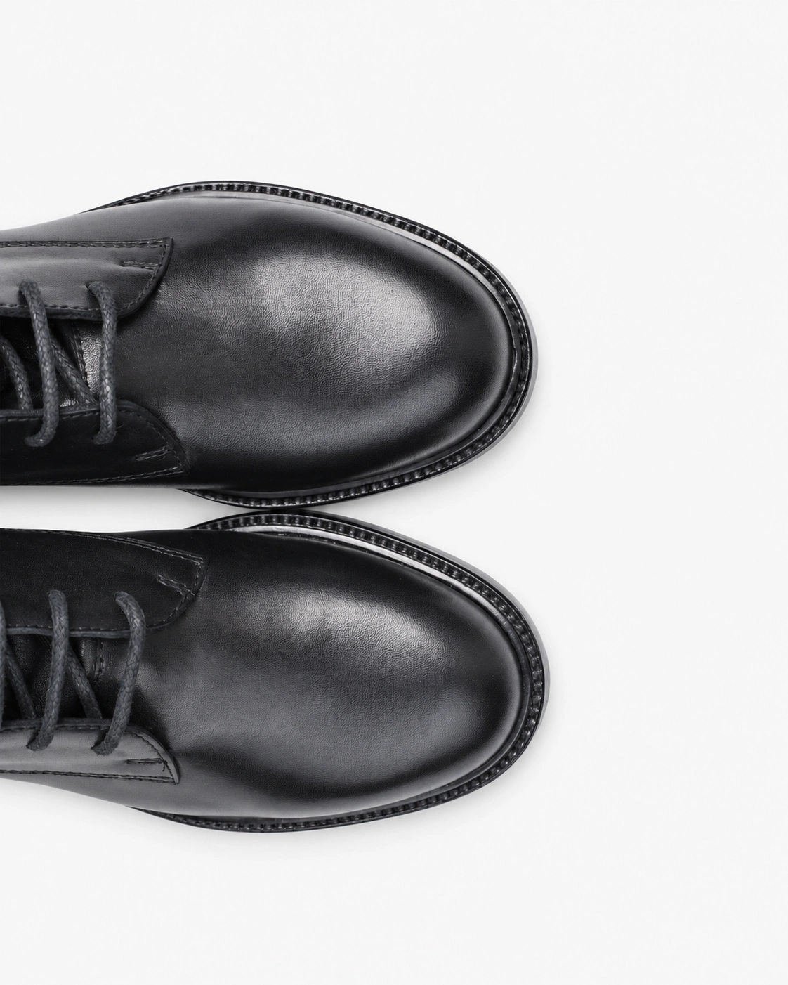 Botine negre cu cataramă aurie — fotografia 3 din 5