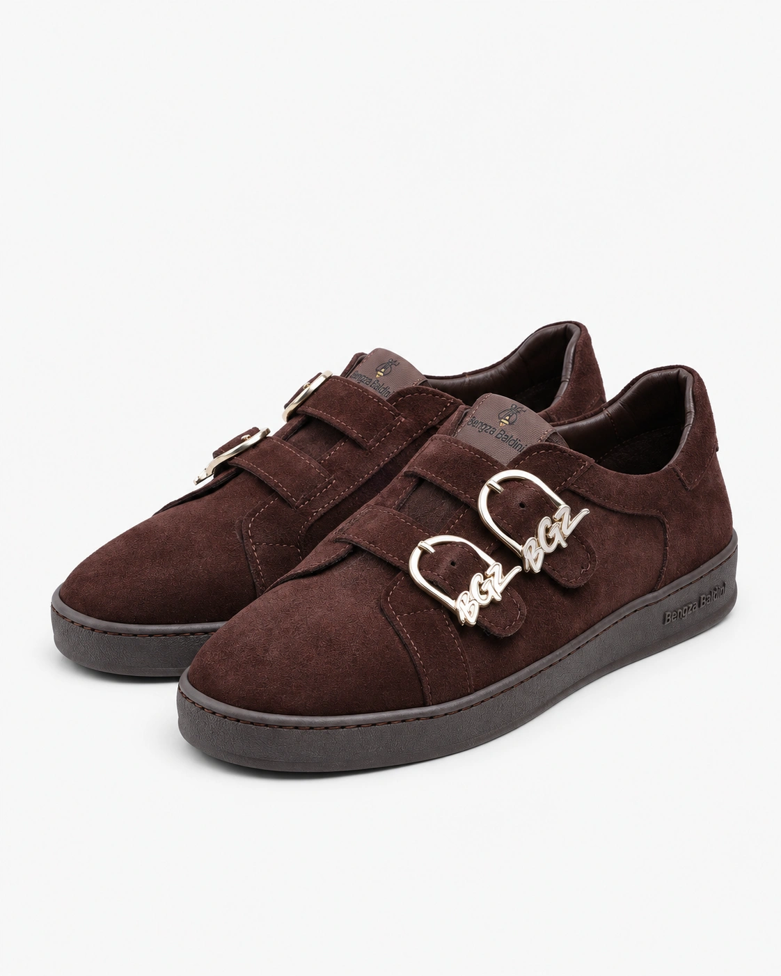 Adidași ciocolatii din piele întoarsă