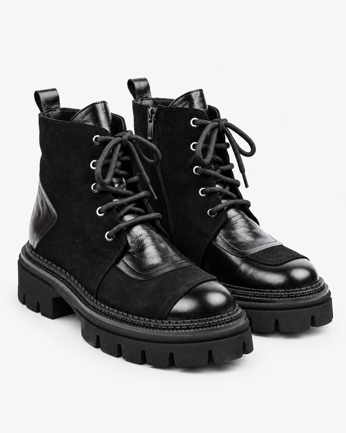 Botine negre în stil grunge
