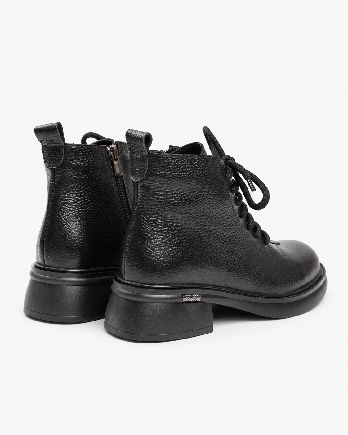 Botine de toamnă cu textură croco — fotografia 3 din 4