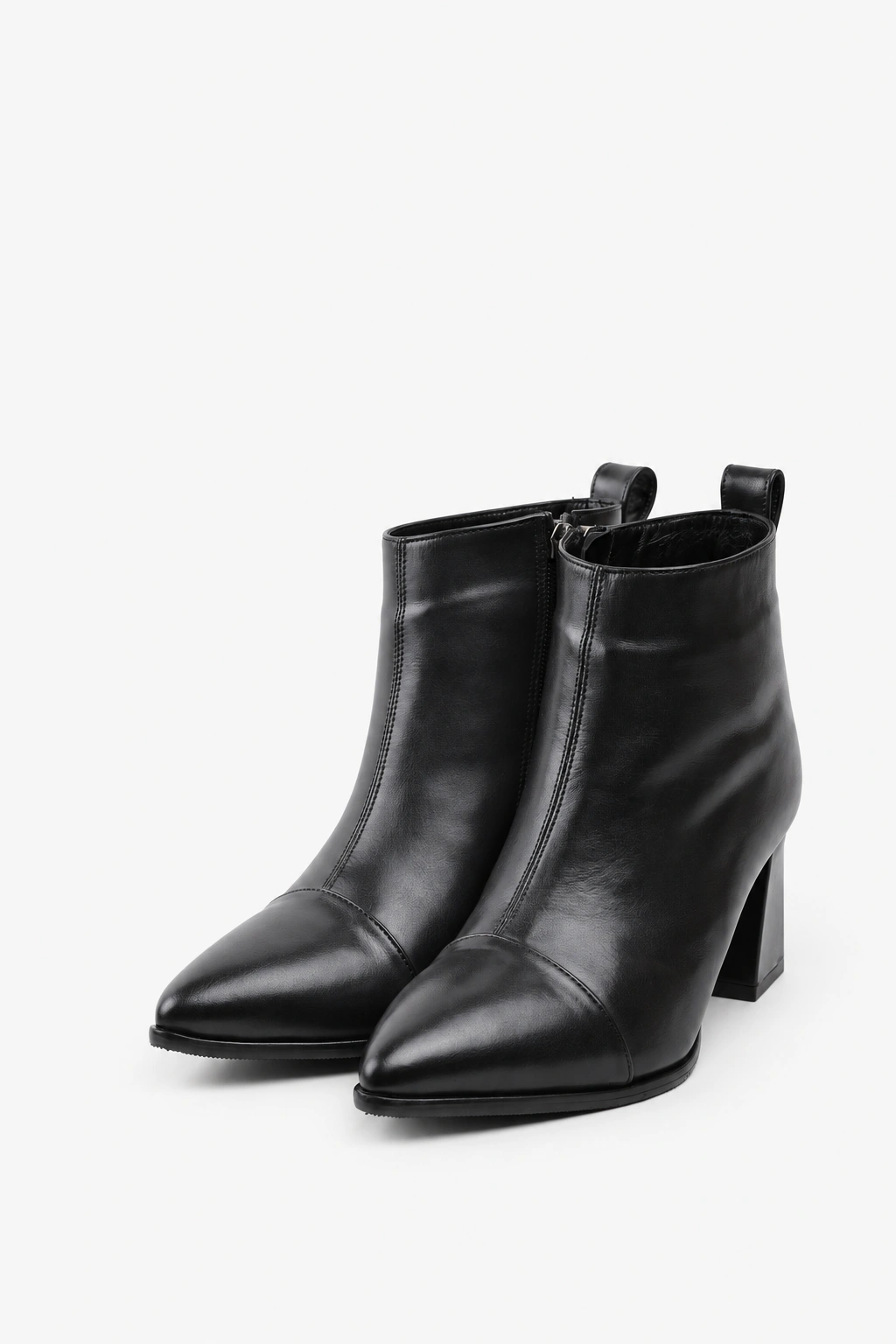 Botine îmblănite cu vârf ascuțit